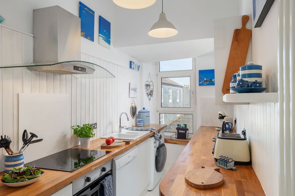 Additional image 3 of 2 bed flat for saleClarence Hill, Dartmouth, Devon TQ6