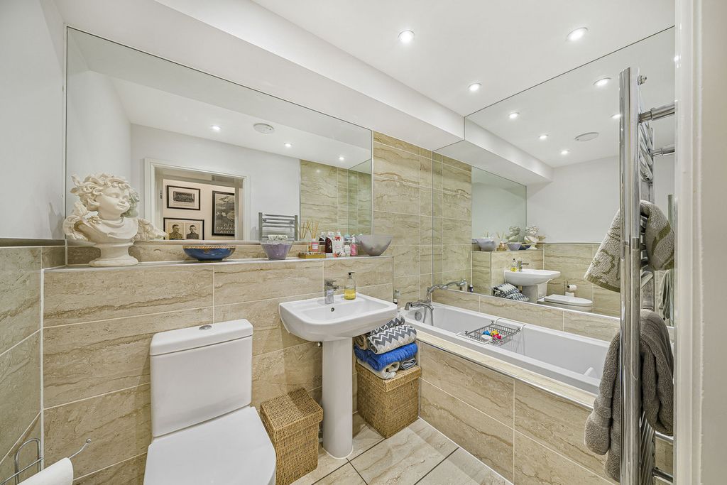 Additional image 4 of 2 bed flat for saleBunstone Hall, Chapel Drive, Dartford DA2