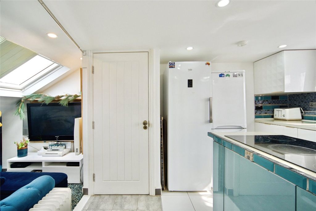 Additional image 15 of 3 bed maisonette for saleRaydons Road, Dagenham, Essex RM9