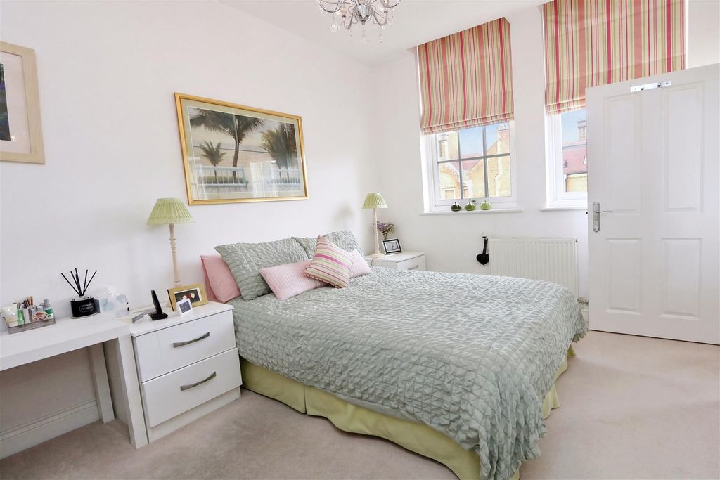 Additional image 7 of 3 bed flat for saleChapel Drive, Dartford DA2