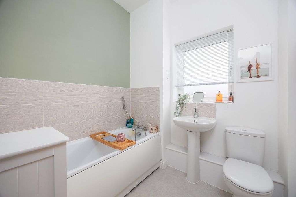 Additional image 10 of 2 bed flat for saleBailey Place, Crowborough TN6