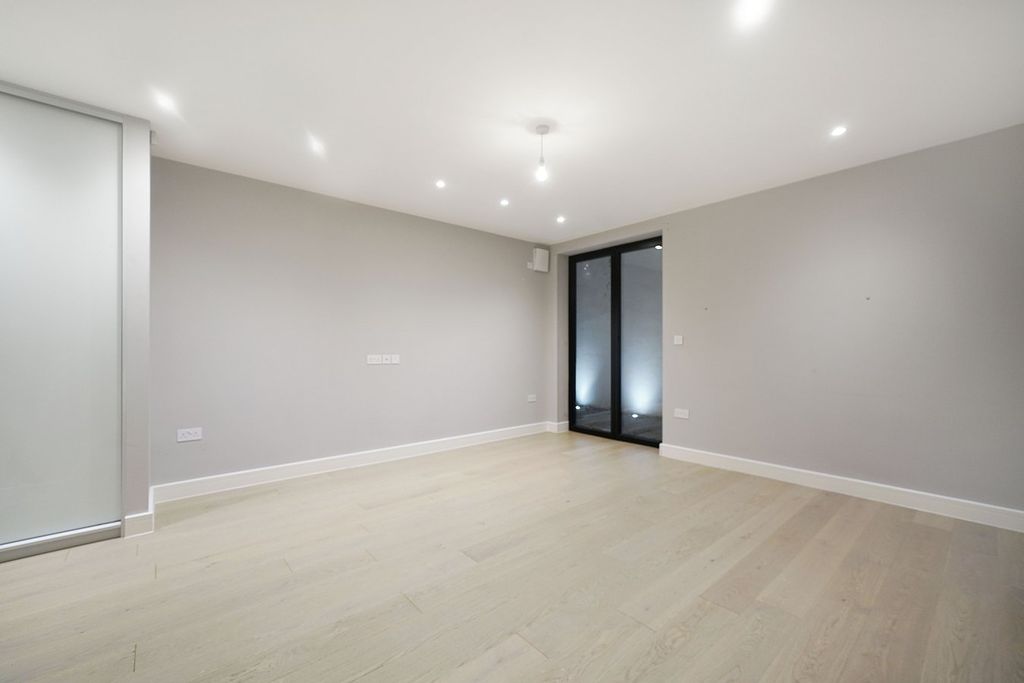 Additional image 9 of 3 bed flat for saleSouth Park Hill Road, South Croydon CR2