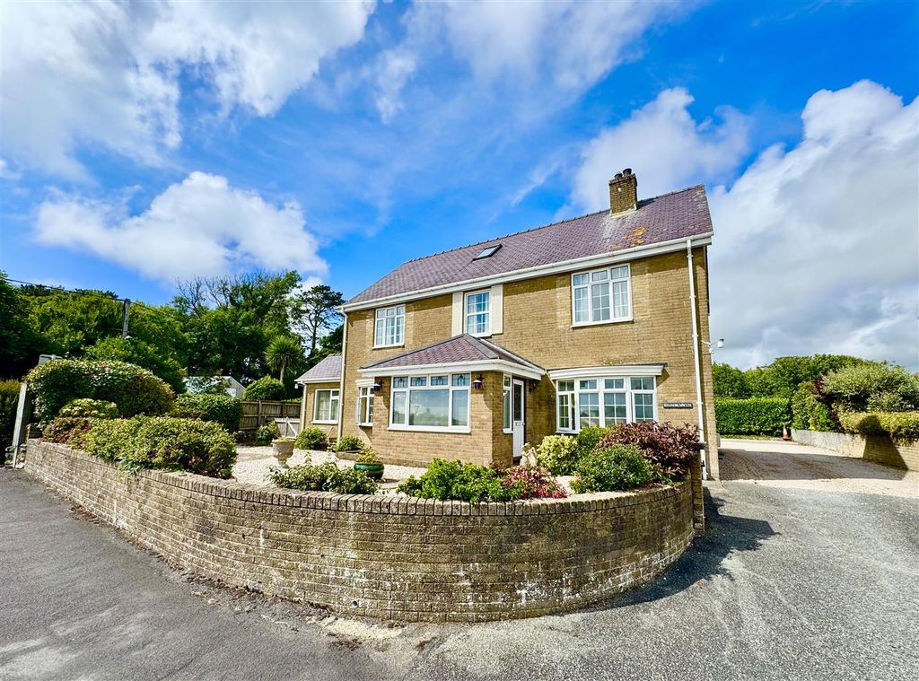 5 bed detached house for saleGwaen Ganol, Criccieth LL52