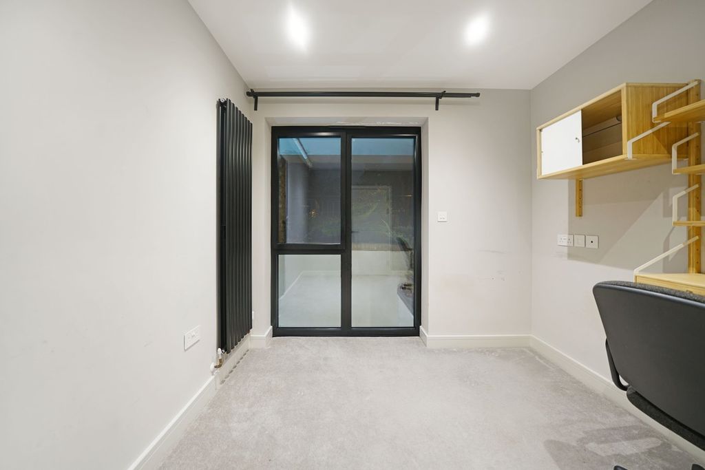 Additional image 6 of 3 bed flat for saleSouth Park Hill Road, South Croydon CR2