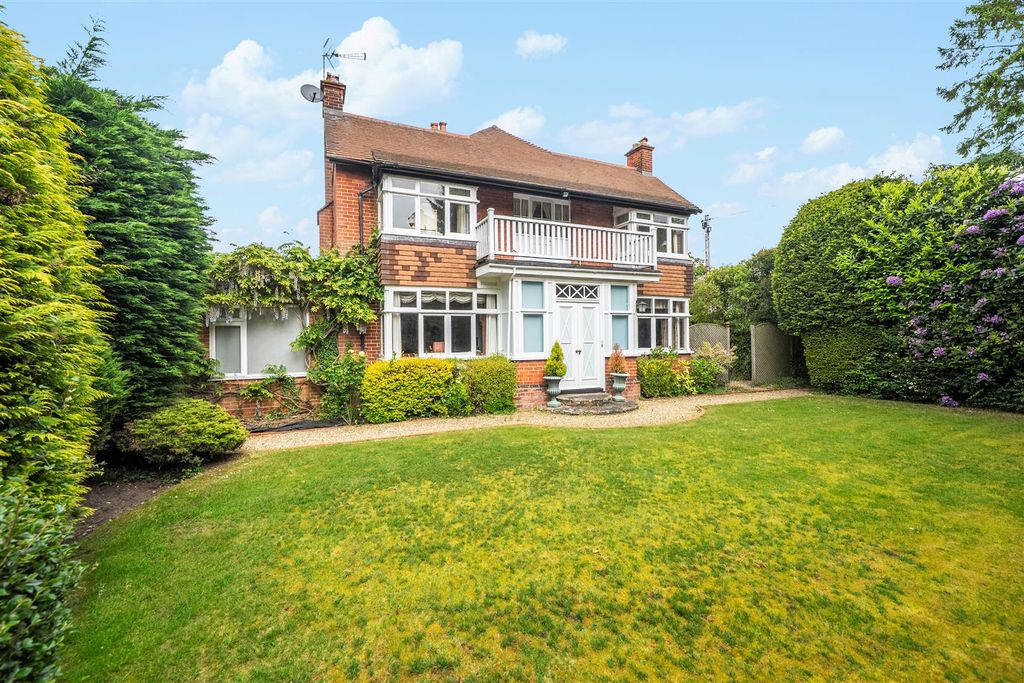 4 bed detached house for saleHeatherdene Avenue, Crowthorne, Berkshire RG45