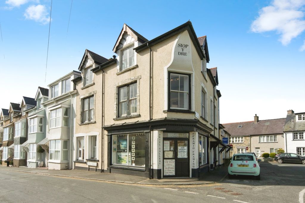 End terrace house for saleCastle Terrace, Criccieth, Gwynedd LL52