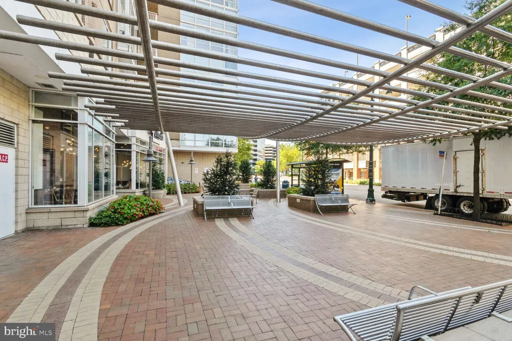 930 Wayne Avenue Unit 405, Silver Spring, MD 20910 photo 3