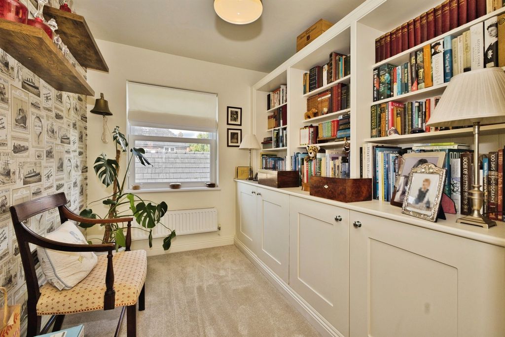 Additional image 21 of 5 bed terraced house for saleOak Drive, Crewkerne TA18