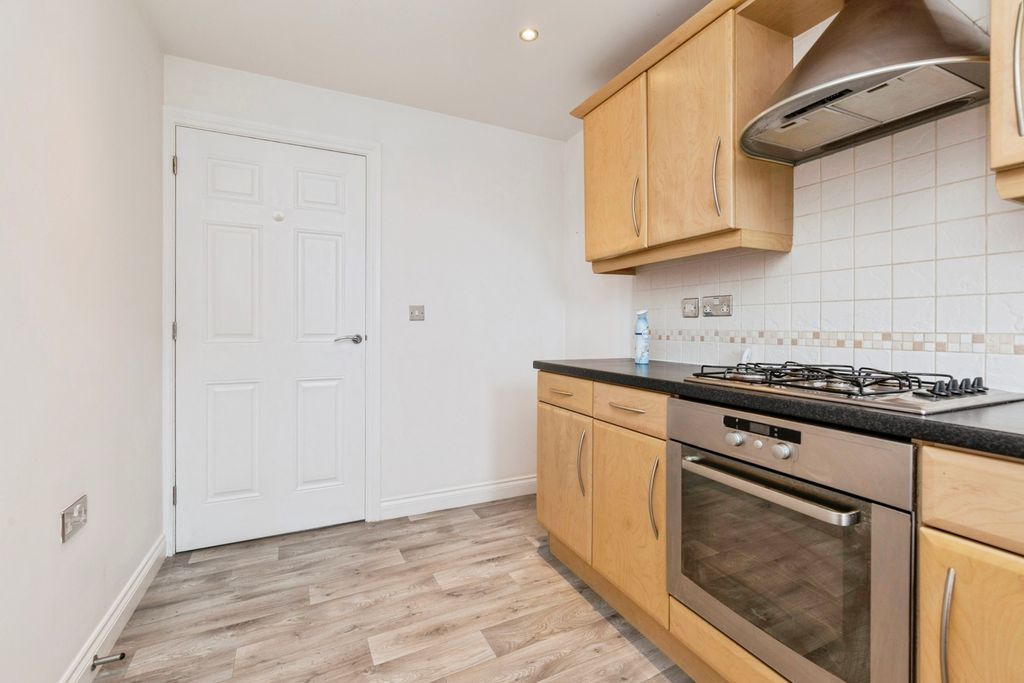 2 bed flat for saleBoste Crescent, Durham DH1 photo 5