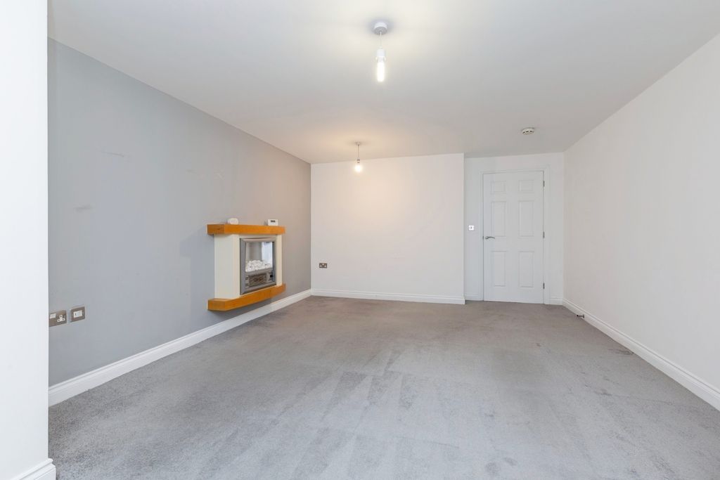 2 bed flat for saleBoste Crescent, Durham DH1 photo 4