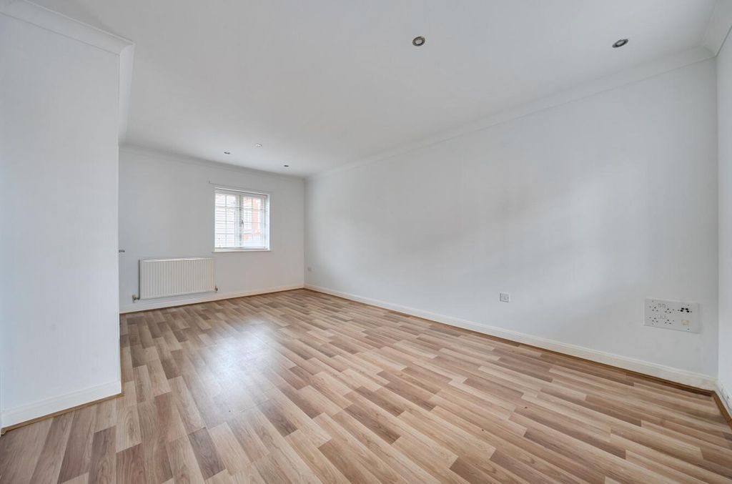 2 bed flat for saleHeyridge Meadow, Cullompton, Devon EX15 photo 3