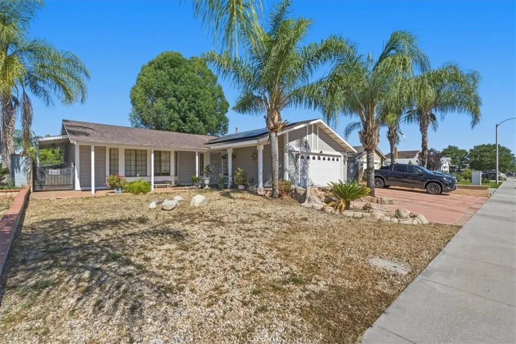 769 Harding St, Hemet, CA 92543 photo 2