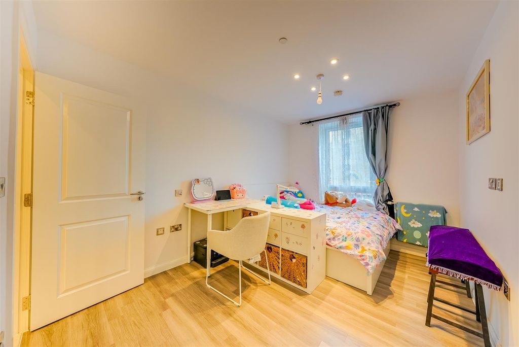 2 bed flat for saleTruman Way, Dartford DA1 photo 4
