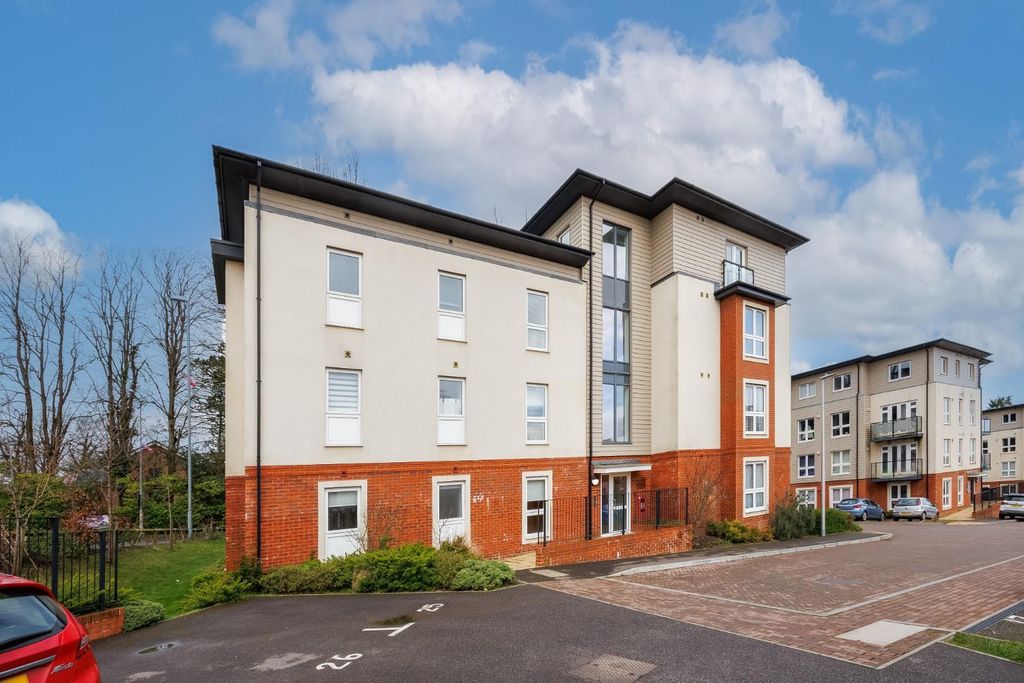 2 bed flat for saleBailey Place, Crowborough TN6