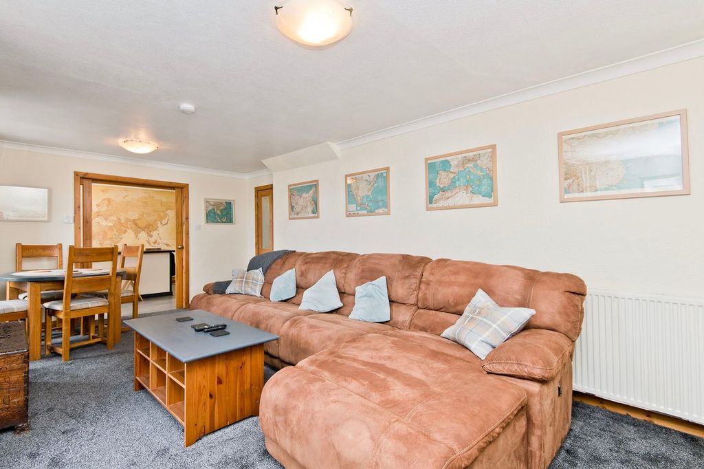 Additional image 6 of 3 bed flat for saleBalgarvie Road, Cupar KY15