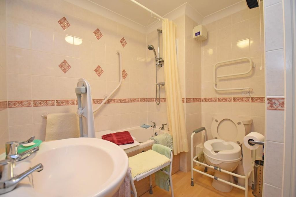Additional image 9 of 1 bed flat for saleHigh Street, Cullompton EX15