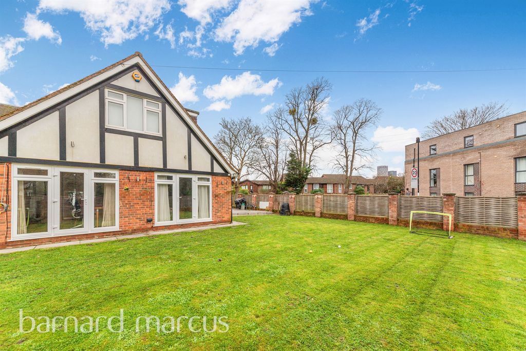 5 bed bungalow for saleDeepdene Avenue, Croydon CR0 photo 2