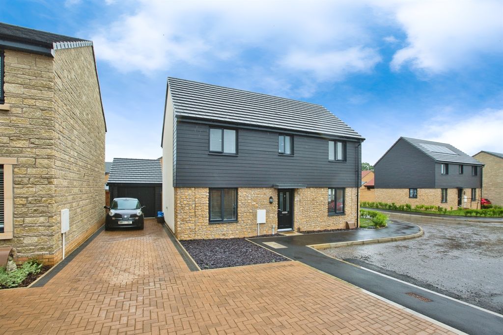 4 bed detached house for saleSutton Grove, Crewkerne TA18