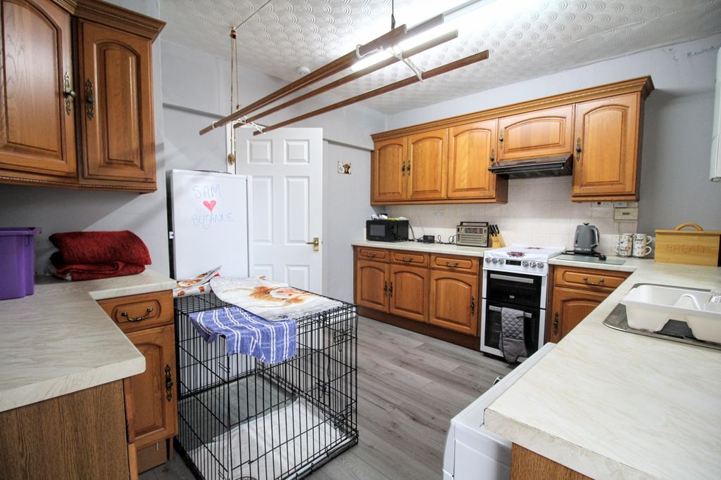 3 bed flat for saleDryburn Road, Sanquhar DG4 photo 4