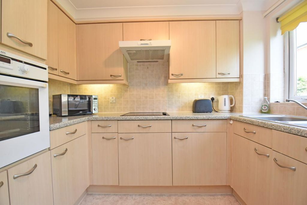 Additional image 7 of 1 bed flat for saleHigh Street, Cullompton EX15