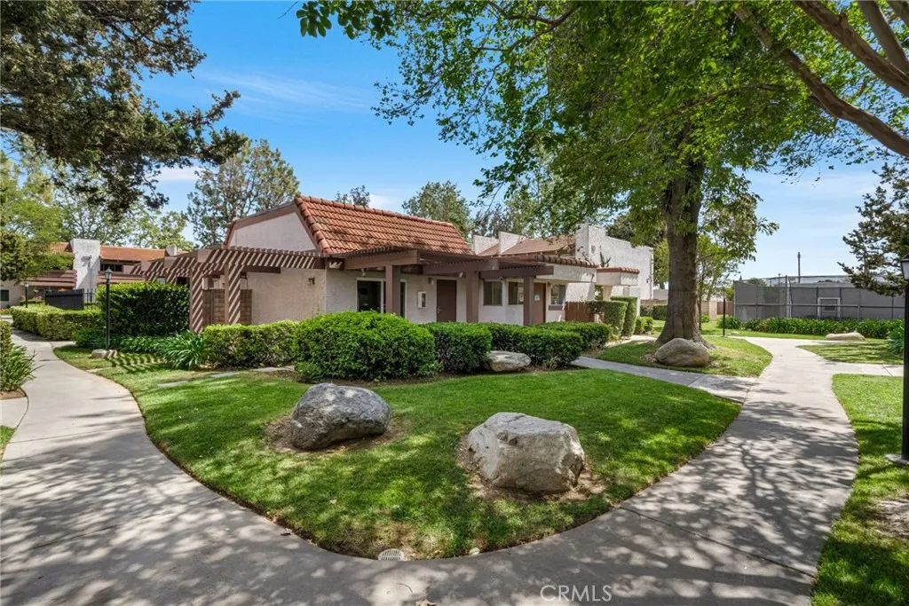 17574 Vandenberg Ln Unit 11, Tustin, CA 92780