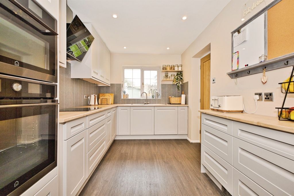 Additional image 9 of 3 bed detached house for saleLaburnum Crescent, Crewkerne TA18