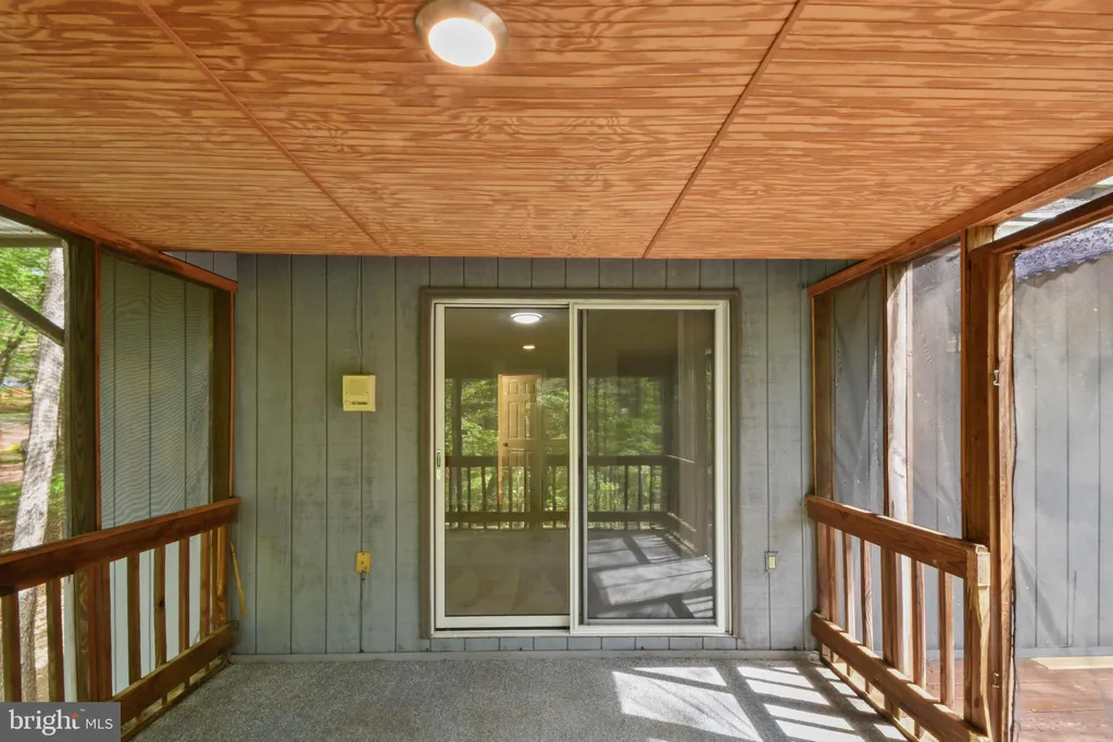 102 Northwood Circle, Cross Junction, VA 22625
