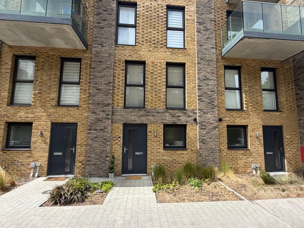 2 bed flat for saleJames Smith Court, Dartford DA1