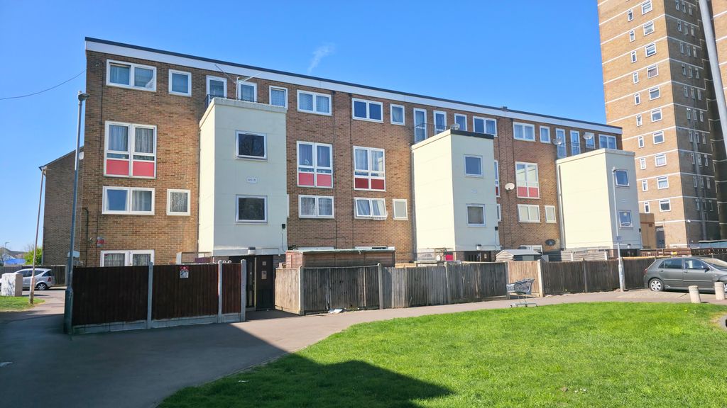 3 bed flat for saleBradwell Avenue, Dagenham RM10