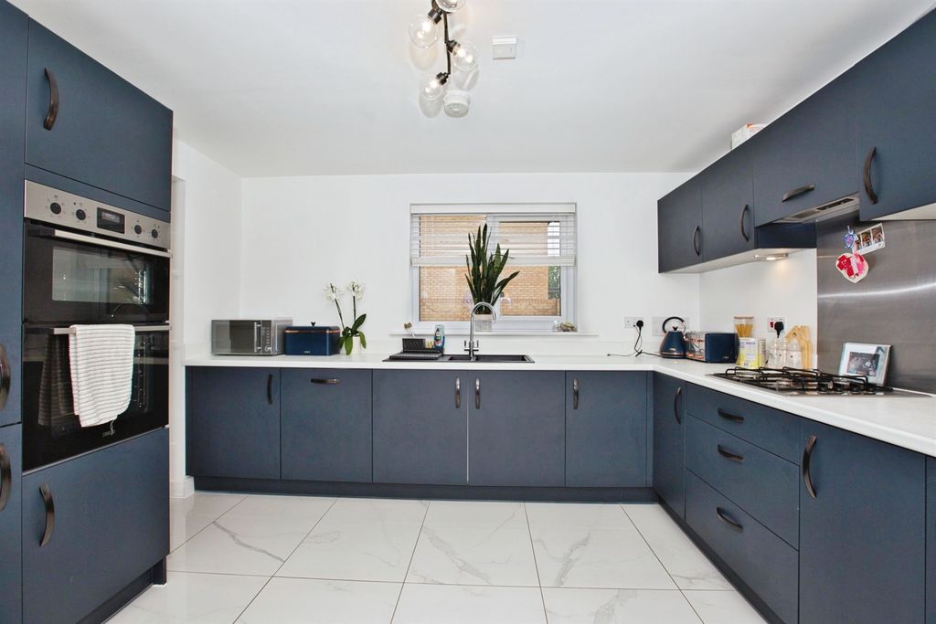Additional image 2 of 4 bed detached house for saleSutton Grove, Crewkerne TA18