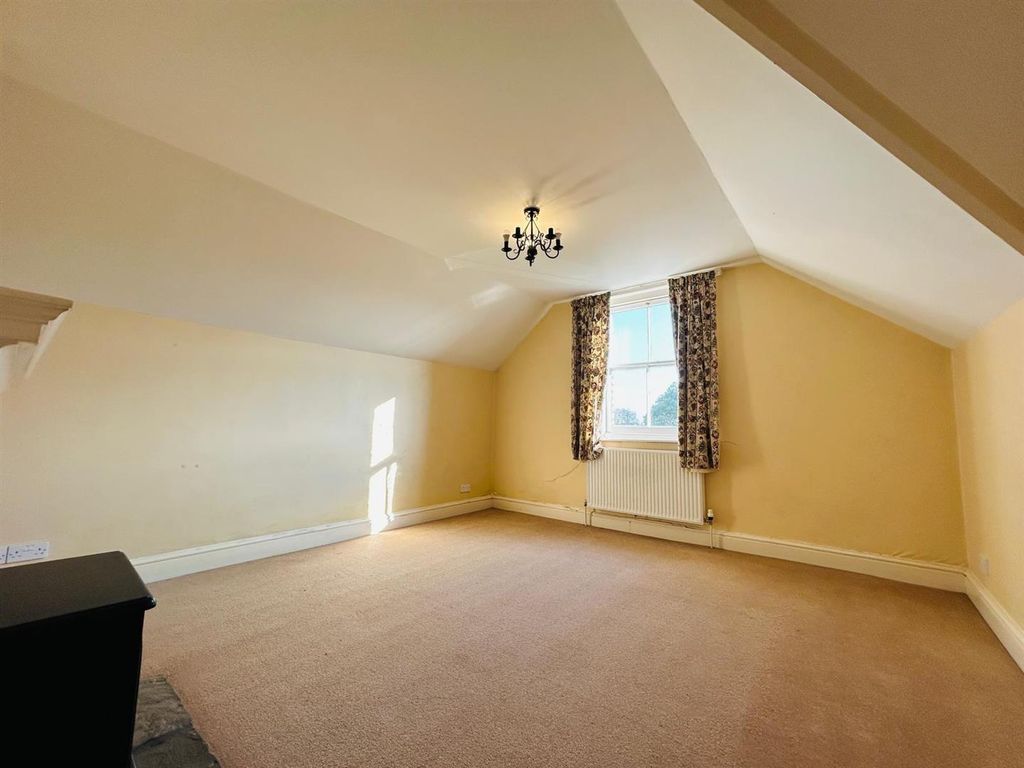 2 bed flat for saleLower Town, Halberton EX16 photo 5