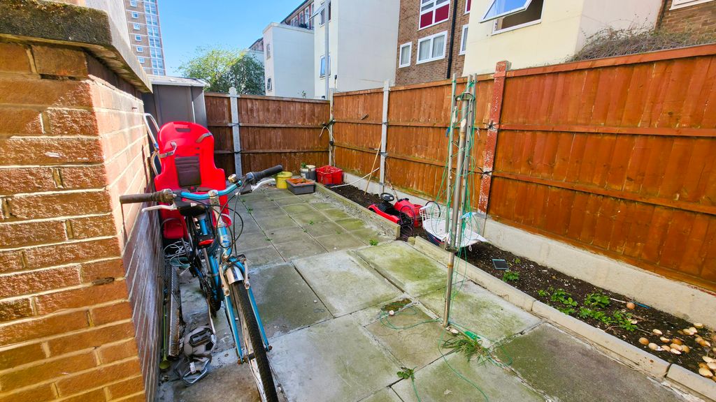 Additional image 9 of 3 bed flat for saleBradwell Avenue, Dagenham RM10