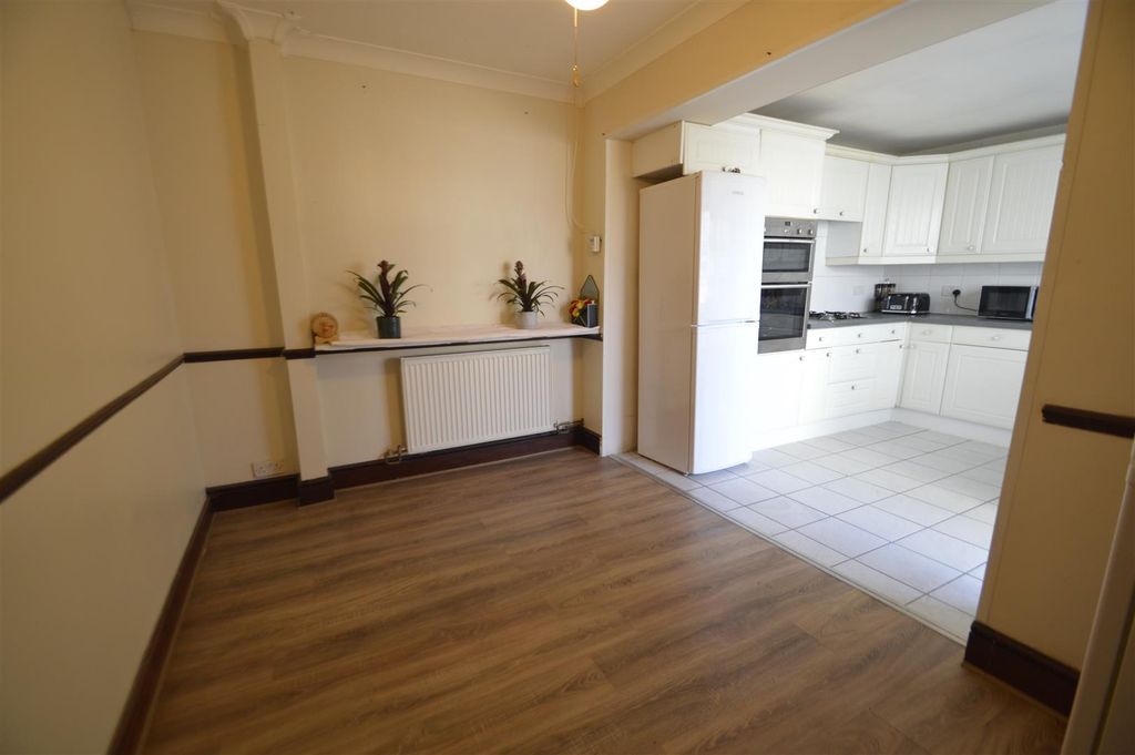Additional image 5 of 4 bed semi-detached house for saleHunters Hall Road, Dagenham RM10
