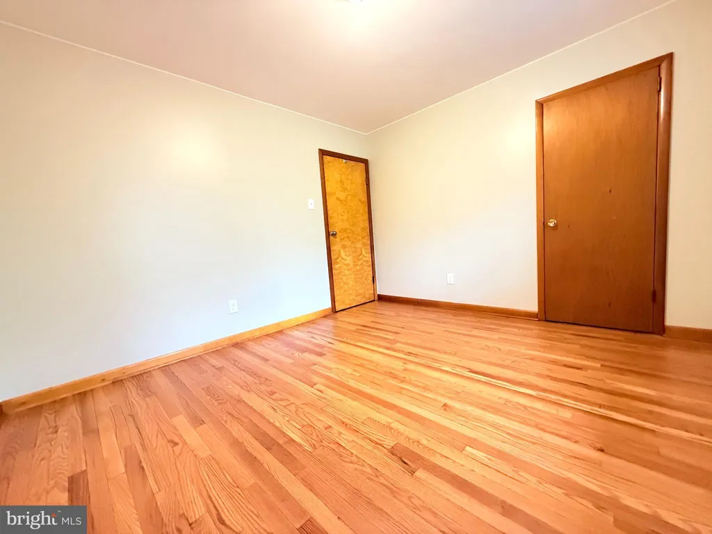 2392 E Avenue, Levittown, PA 19056 photo 5