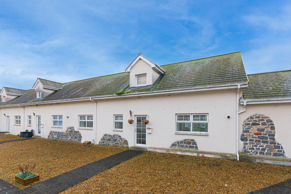 4 bed terraced house for saleBarlosh Court, Cumnock KA18