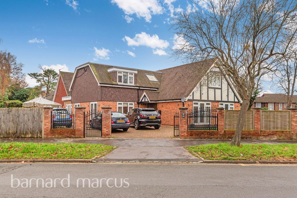 5 bed bungalow for saleDeepdene Avenue, Croydon CR0 photo 3