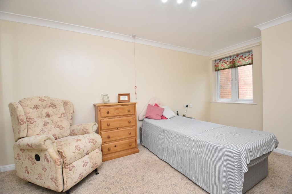 Additional image 7 of 1 bed flat for saleHigh Street, Cullompton EX15