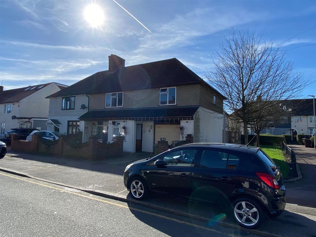 4 bed semi-detached house for saleHunters Hall Road, Dagenham RM10