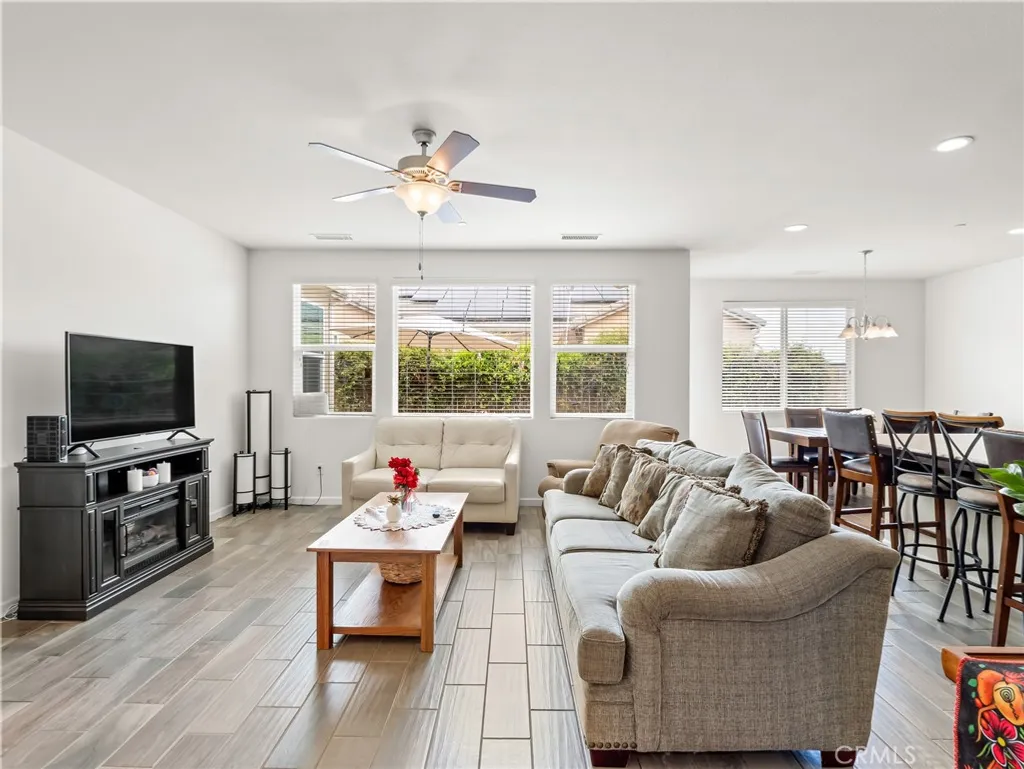 2459 Lombard Ln, Clovis, CA 93619 photo 4
