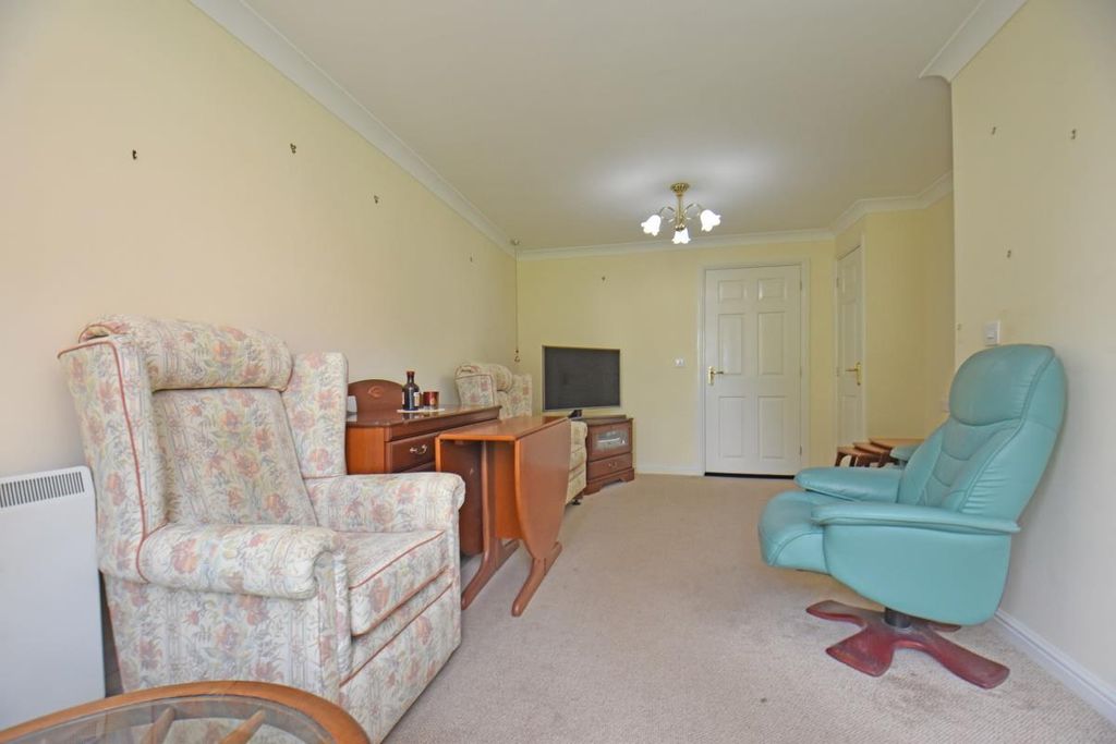 Additional image 5 of 1 bed flat for saleHigh Street, Cullompton EX15