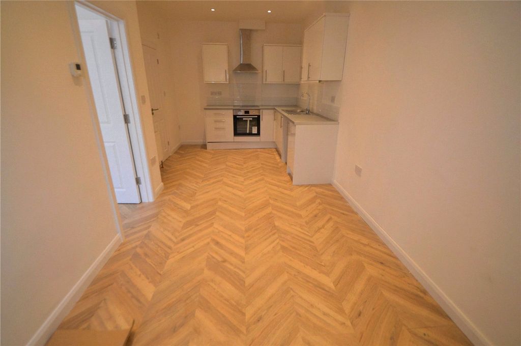 Additional image 4 of 6 bed flat for saleBrighton Road, South Croydon CR2