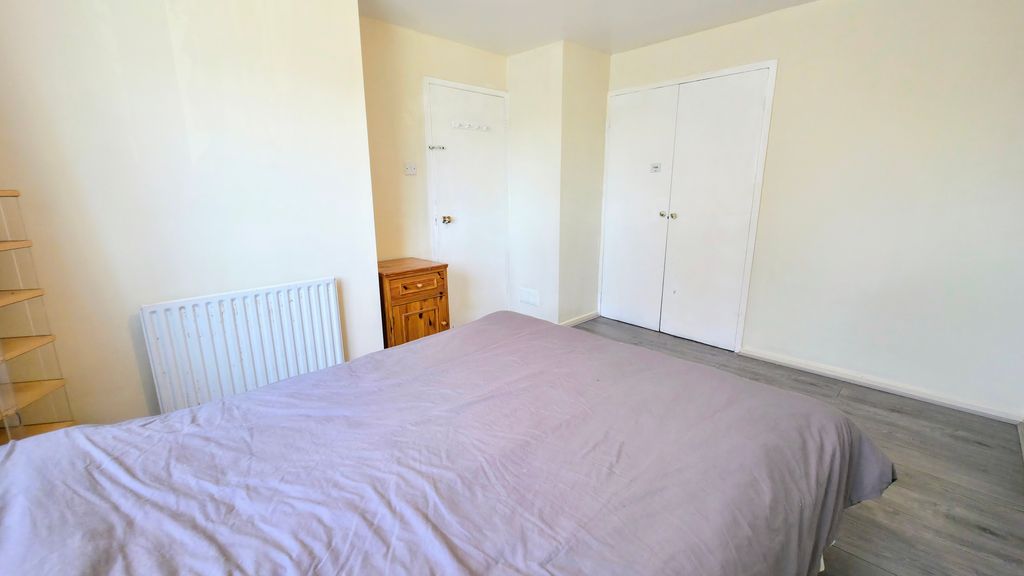 Additional image 15 of 3 bed flat for saleBradwell Avenue, Dagenham RM10