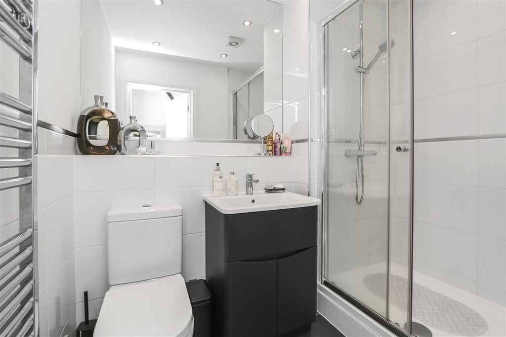 Additional image 12 of 3 bed flat for saleChapel Drive, Dartford DA2