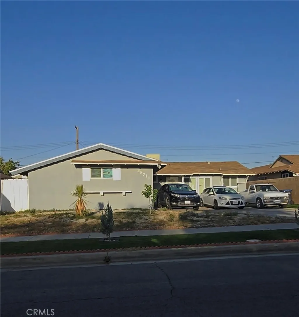 38714 2nd St E, Palmdale, CA 93550