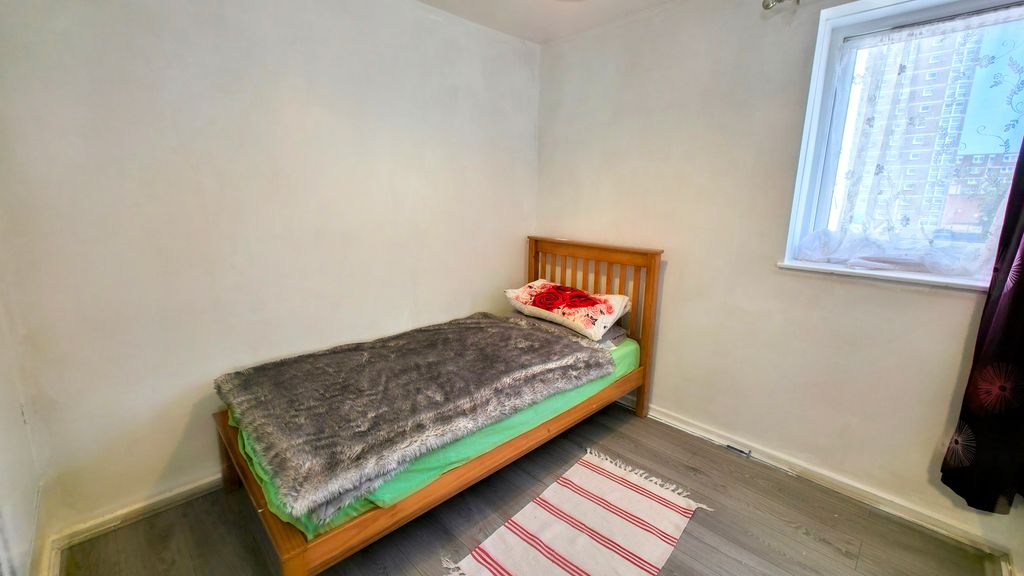 Additional image 18 of 3 bed flat for saleBradwell Avenue, Dagenham RM10