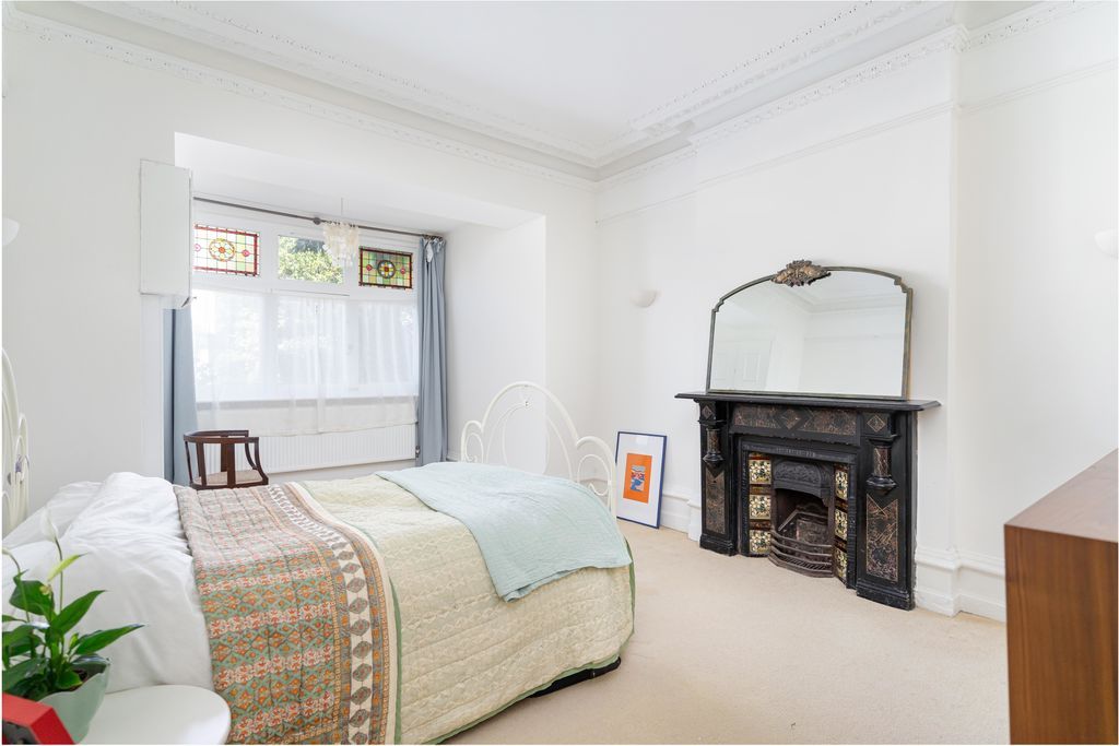 Additional image 5 of 2 bed flat for saleBirdhurst Rise, South Croydon CR2