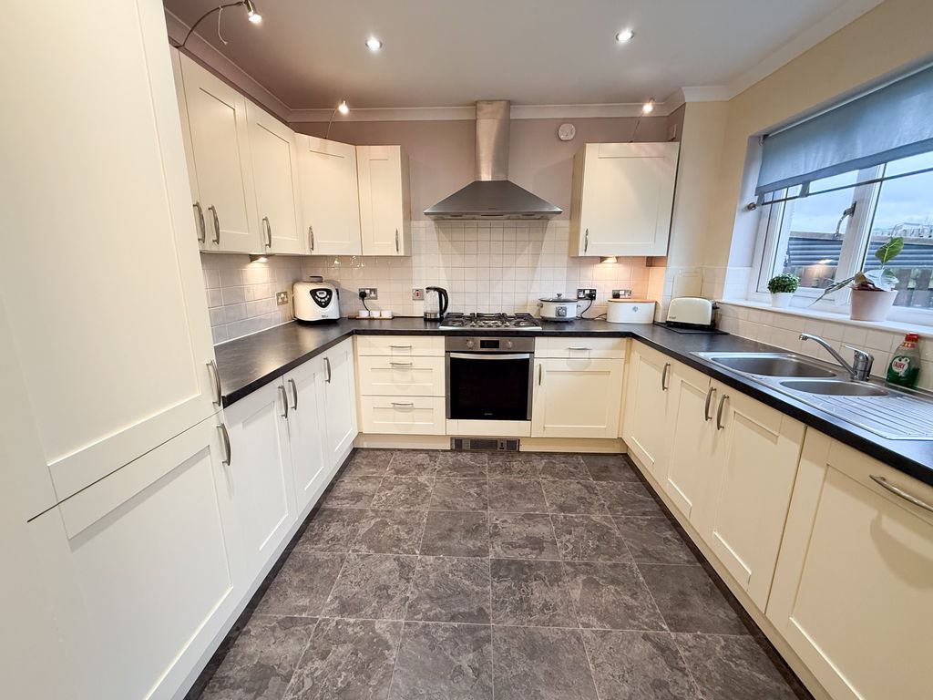 Additional image 2 of 4 bed detached house for saleHebridean Gardens, Crieff PH7