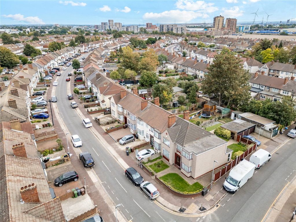 Additional image 31 of 5 bed end terrace house for saleSecond Avenue, Dagenham RM10