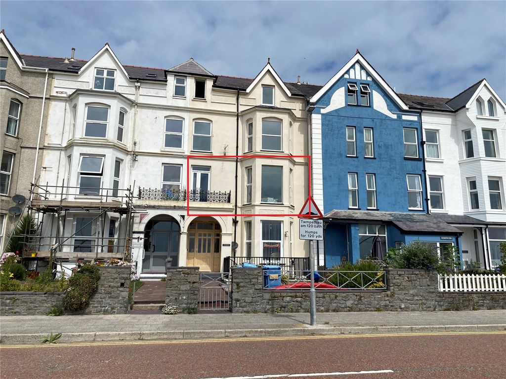 2 bed flat for saleHeulwen, Victoria Parade, Pwllheli, Gwynedd LL53