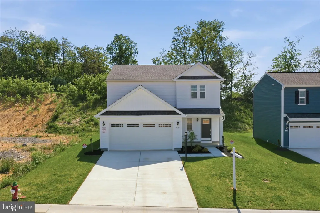 462 Ludgate Manor, Falling Waters, WV 25419 photo 2